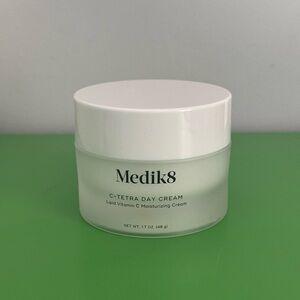 Medik8 C-TETRA™ DAY CREAM

Lipid 3% Vitamin C Moisturizing Cream